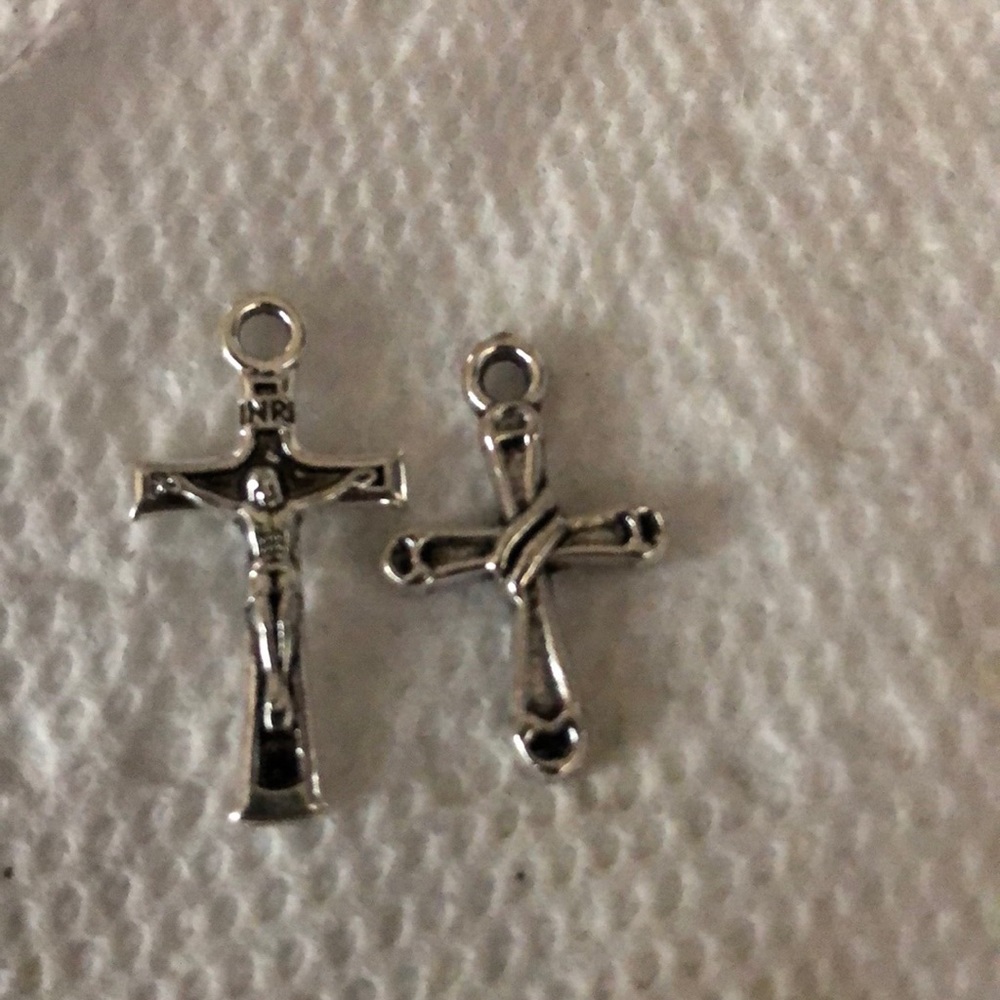 Set of 2 silver crosses